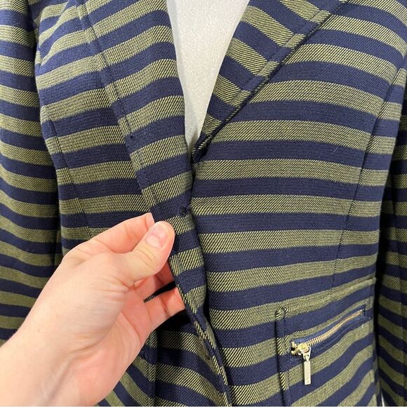 Striped long sleeve button down blazer with pockets size 8 - Picture 3 of 13